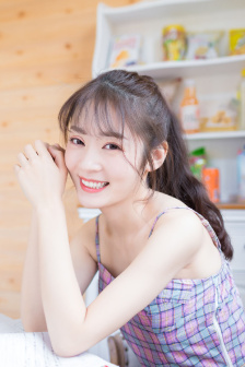 嫩模霜霜